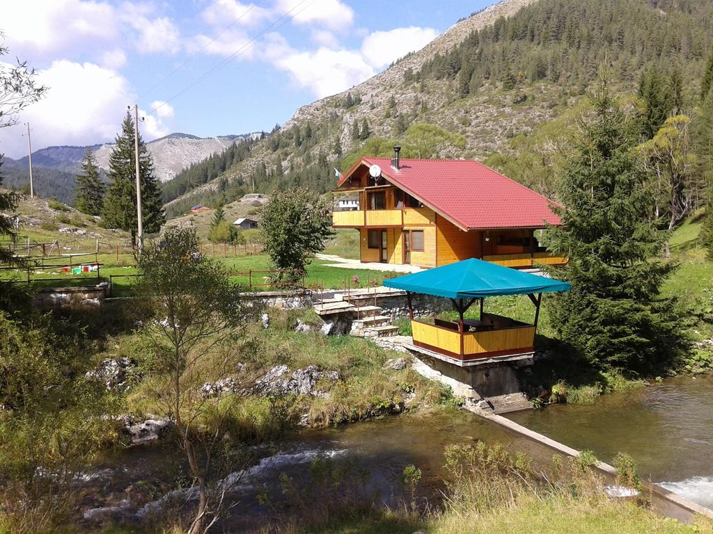 Guest House Chobaka Trigrad Bagian luar foto