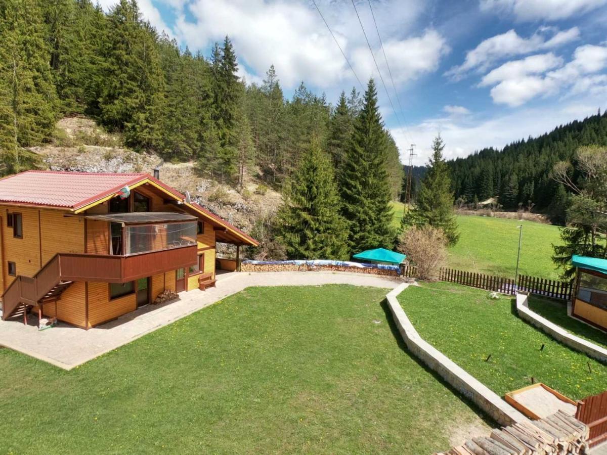 Guest House Chobaka Trigrad Bagian luar foto