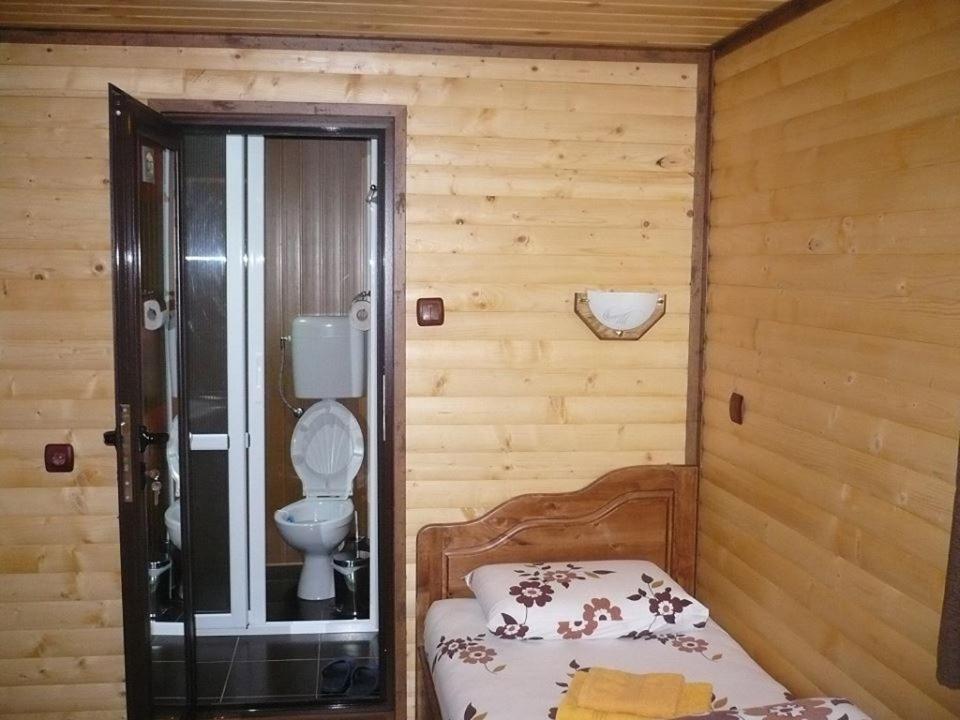 Guest House Chobaka Trigrad Bagian luar foto